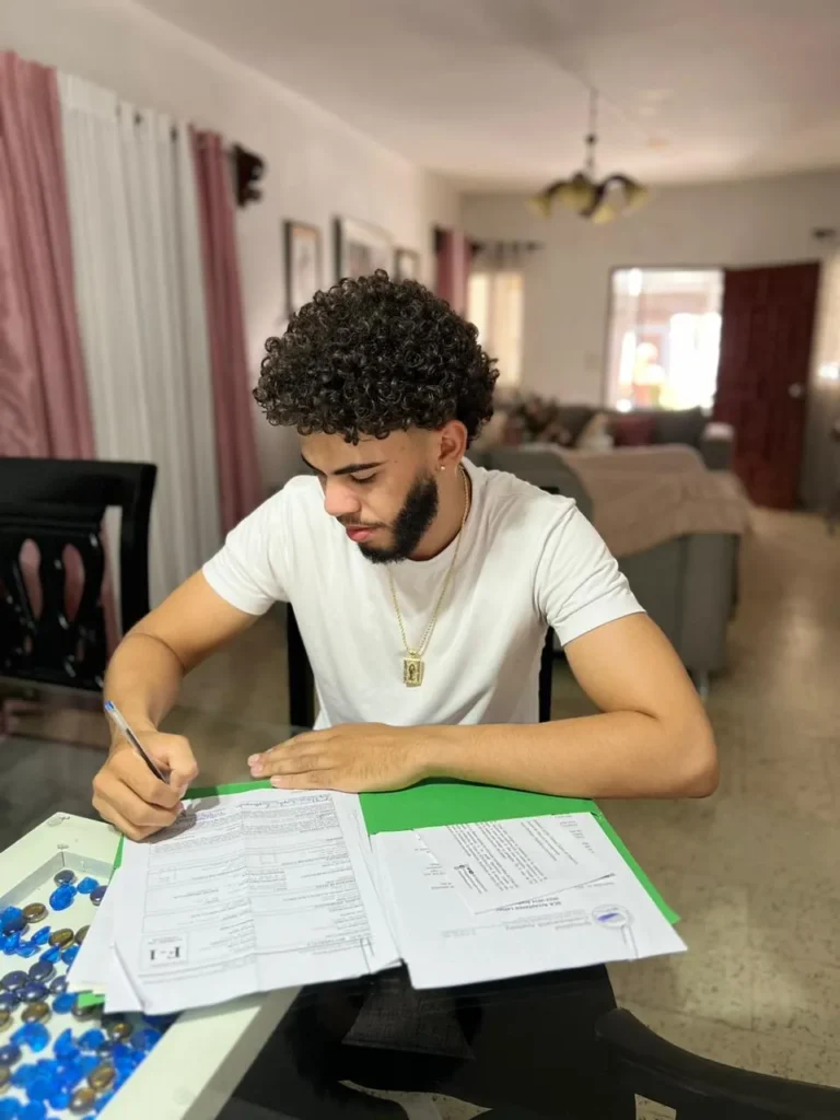 Armando Reyes estudiante de cj becas